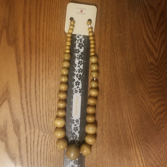 LIGHT BROWN WOOD NECKLACE - Picture 2 of 3